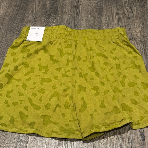Nike Girls Green Large Loose Fit Shorts New With Tags - Picture 5 of 6